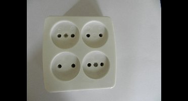 VB Stekkerdoos monteerbaar 4 voudig zonder randaarde en snoer