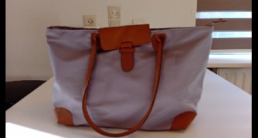 damestas/schoudertas lichtgrijs met bruine (lederlook) handvaten