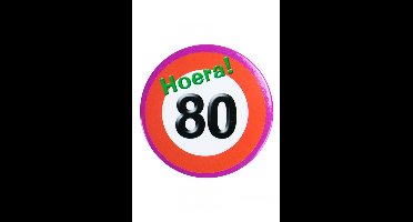 Button hoera 80 jaar verkeersbord