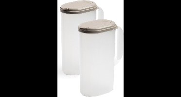 3x stuks waterkan/sapkan transparant/taupe met deksel 2 liter kunststof - Smalle schenkkan die in de koelkastdeur past