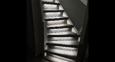 Led trapverlichting set met bewegingssensoren - Led strips 50 cm met helder wit licht - Werkt met de bekende verlichting apps - Premium set in aluminium profiel voor max. 16 treden - Bedienen via app