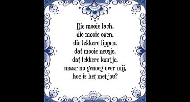 Tegeltje met Spreuk (Tegeltjeswijsheid): Die mooie lach, die mooie ogen, die lekkere lippen, dat mooie neusje, dat lekkere kontje, maar nu genoeg over mij, hoe is het met jou? + Kado verpakking & Plakhanger