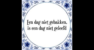 Tegeltje met Spreuk (Tegeltjeswijsheid): Een dag niet gebakken, is een dag niet geleefd + Kado verpakking & Plakhanger