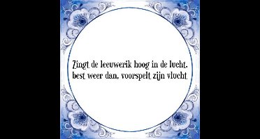 Tegeltje met Spreuk (Tegeltjeswijsheid): Zingt de leeuwerik hoog in de lucht, best weer dan, voorspelt zijn vlucht + Kado verpakking & Plakhanger