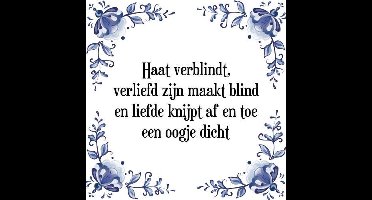 Tegeltje met Spreuk (Tegeltjeswijsheid): Haat verblindt, verliefd zijn maakt blind en liefde knijpt af en toe een oogje dicht + Kado verpakking & Plakhanger