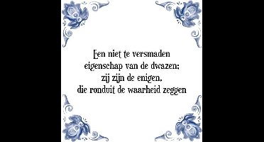 Tegeltje met Spreuk (Tegeltjeswijsheid): Een niet te versmaden eigenschap van de dwazen; zij zijn de enigen, die ronduit de waarheid zeggen + Kado verpakking & Plakhanger