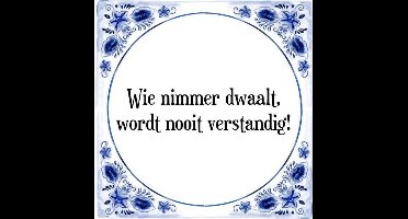 Tegeltje met Spreuk (Tegeltjeswijsheid): Wie nimmer dwaalt, wordt nooit verstandig! + Kado verpakking & Plakhanger