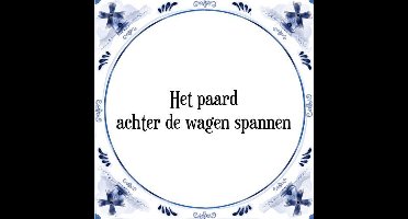 Tegeltje met Spreuk (Tegeltjeswijsheid): Het paard achter de wagen spannen + Kado verpakking & Plakhanger