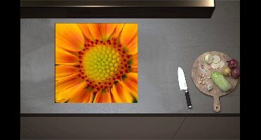 Inductieplaat Beschermer - Binnenkant Oranje Bloem van Dichtbij - 57x55 cm - 2 mm Dik - Inductie Beschermer - Bescherming Inductiekookplaat - Kookplaat Beschermer van Zwart Vinyl