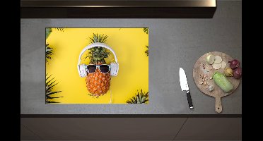 Inductieplaat Beschermer - Ananas met Witte Headset op Felgele Achtergrond - 70x52 cm - 2 mm Dik - Inductie Beschermer - Bescherming Inductiekookplaat - Kookplaat Beschermer van Wit Vinyl