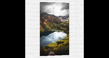 WallClassics - Muursticker - Donkere Wolken boven Rivier in Bosgebied - 50x100 cm Foto op Muursticker