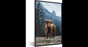 PosterMonkey - Fotolijst - Poster - Schotse hooglander - Berg - Landschap - Boom - Koe - 40x60 cm - Kader - Poster Schotse hooglander - Poster frame - Foto in lijst - Poster dieren