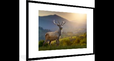 PosterMonkey - Poster - Fotolijst - Hert - Bergen - Zon - Gras - Landschap - 120x80 cm - Poster frame - Foto in lijst - Poster hert - Poster dieren