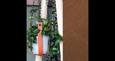 Leren plantenhanger | LICHTBRUIN (i.c.m. zwarte ketting)