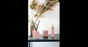 Pink leather porcelean peony candle