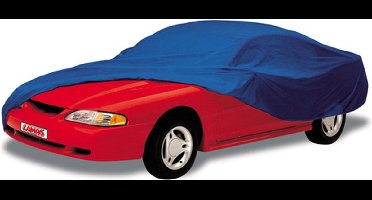 Polyester 29 - 384 x 176 x 166 cm