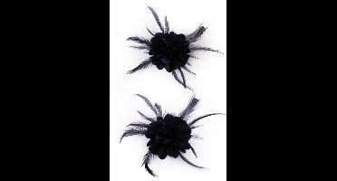 Bloem met veertjes op speld zwart