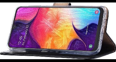LuxeBass Telefoon Wallet Bookcase voor Samsung Galaxy A22 5G - Portemonnee telefoonhoesje voor Bankpassen - Kunstleer - Siliconen Houder - Magnetische sluiten- Zwart - telefoonhoes - gsm hoes - telefoonhoesjes - telefoonhoes - gsm hoes - gsm hoesjes