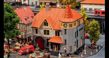 Faller - Town hall with fire brigade garage - FA130649 - modelbouwsets, hobbybouwspeelgoed voor kinderen, modelverf en accessoires