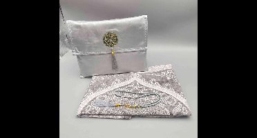 MZShop Gebedskleed - Islam - Volwassenen en kinderen - Eid Mubarak - Inclusief tas en tasbih - 70x110cm - Zilver