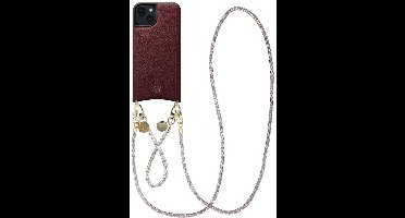 AVY Leren Hoesje geschikt voor Apple iPhone 15 | Compatibel met MagSafe | Leather Back Cover met Telefoonkoord Set | Polsband & Crossbody | Burgundy | Silver Spark Set