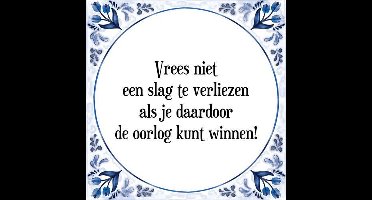 Tegeltje met Spreuk (Tegeltjeswijsheid): Vrees niet een slag te verliezen als je daardoor de oorlog kunt winnen! + Kado verpakking & Plakhanger