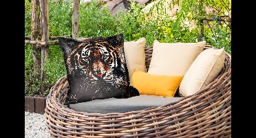 Sierkussen Buiten - Tijger - Dieren - Portret - Luxe - Zwart - 60x60 cm - Weerbestendig