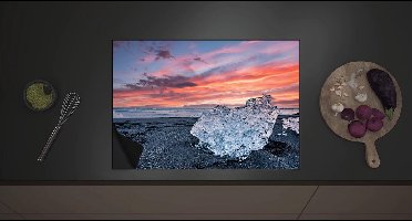 Inductieplaat Beschermer - IJskristal op Zwart Zand op het Strand - 70x52 cm - 2 mm Dik - Inductie Beschermer met zwarte kern