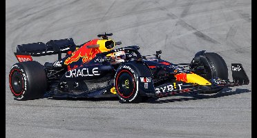 Oracle Red Bull Racing RB18 #1 Winner Saudi Arabian GP 2022 - 1:43 - Minichamps