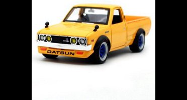 Datsun 620 Pick Up 1973 Geel 1-24 Maisto
