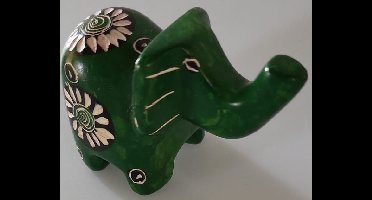 Nog meer sfeer in uw woonomgeving met dit prachtig handgemaakte olifantje! Een bijzonder olifantje gemaakt van speksteen, een zachte natuursteen. Vind een gezellig plekje in je huis, serre/tuinkamer of in de werkkamer. Voor uzelf of als Cadeau.