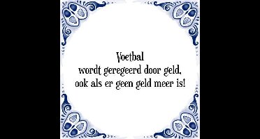 Tegeltje met Spreuk (Tegeltjeswijsheid): Voetbal wordt geregeerd door geld, ook als er geen geld meer is! + Kado verpakking & Plakhanger