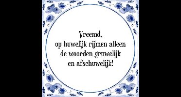 Tegeltje met Spreuk (Tegeltjeswijsheid): Vreemd, op huwelijk rijmen alleen de woorden gruwelijk en afschuwelijk! + Kado verpakking & Plakhanger