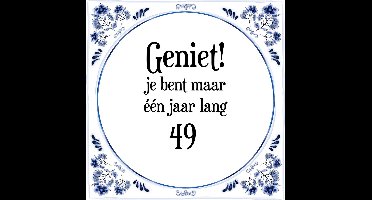 Verjaardag Tegeltje met Spreuk (49 jaar: Geniet! je bent maar één jaar 49! + cadeau verpakking & plakhanger