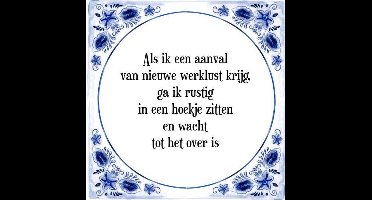 Tegeltje met Spreuk (Tegeltjeswijsheid): Als ik een aanval van nieuwe werklust krijg, ga ik rustig in een hoekje zitten en wacht tot het over is + Kado verpakking & Plakhanger