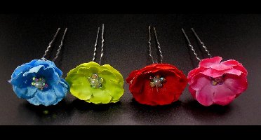 Haarpinnen bloem diverse kleuren met 5 strass punten + parel set van 4 stuks.