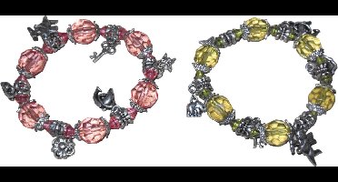 Armbanden rood-geel met metalen hangertjes set van 2 stuks.