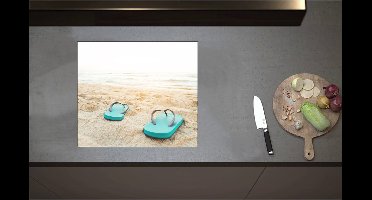 Inductieplaat Beschermer - Blauw Paar Slippers op Strand aan de Zee - 58x51 cm - 2 mm Dik - Inductie Beschermer - Bescherming Inductiekookplaat - Kookplaat Beschermer van Zwart Vinyl