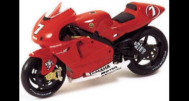 Yamaha YZR M1 #7 C. Checa 2002 - 1:24 - IXO Models