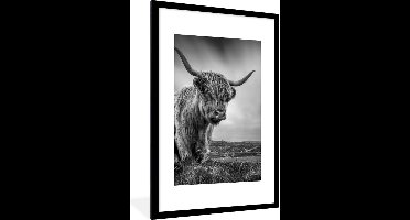 PosterMonkey - Poster - Fotolijst - Schotse hooglander - Natuur - Koe - Zwart wit - Kader - 80x120 cm - Poster zwart wit - Foto in lijst - Poster Schotse hooglander - Poster frame
