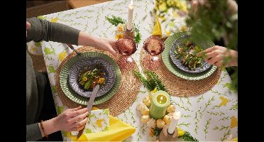 2x stuks Pasen tafelkleden/tafellakens konijnen en hanen geel / groen 138 x 220 cm - papier