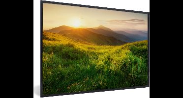 PosterMonkey - Fotolijst - Poster - Gras - Bergen - Zon - Natuur - Poster frame - Kader - 90x60 cm - Poster bergen - Kamer decoratie - Poster landschap - Foto in lijst - Kerstversiering - Kerstdecoratie voor binnen - Kerstmis