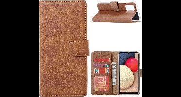 Hoesje Geschikt Voor Samsung Galaxy A02s Hoesje Geschikt Voor Samsung Galaxy A02s bookcase + 2x screenprotector - Bruin