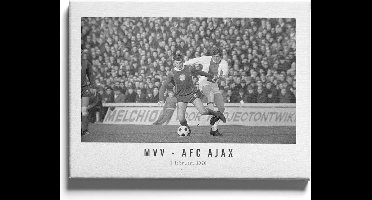 Walljar - Poster Ajax met lijst - Voetbal - Amsterdam - Eredivisie - Zwart wit - MVV - AFC Ajax '70 - 50 x 70 cm - Zwart wit poster met lijst