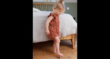 Baby jumpsuit van katoengaas bedrukt terracotta