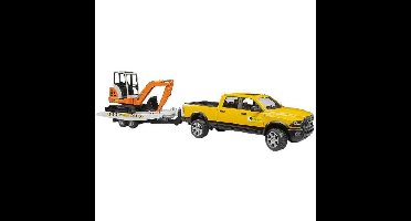 bruder RAM verhuur service met minigraafmachine modelvoertuig