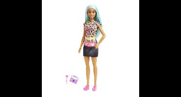 Barbie - Makeup Artist Doll (HKT66)