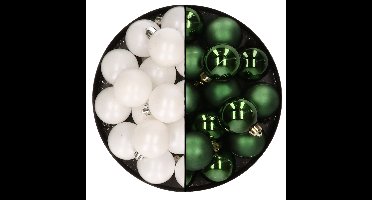 32x stuks kunststof kerstballen mix van wit en donkergroen 4 cm