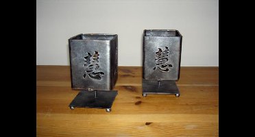 Theelichthouder op voet