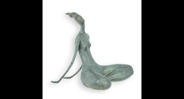 A BRONZE SCULPTURE OF A MODERN SITTING WOMAN GREEN FINISH